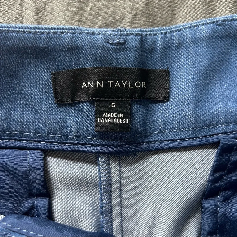 Ann Taylor 11” Chambray Bermuda Shorts. Size 6.